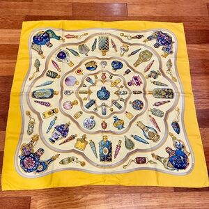Hermès Qu'Importe le Flacon Scarf